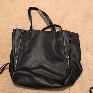 Black tote purse